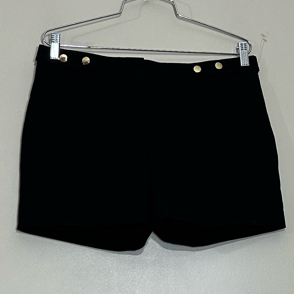 VINCE CAMUTO || Woman’s CLASSY BLACK SNAP SHORTS size 8